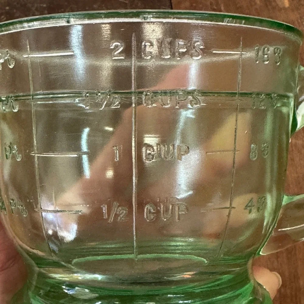 Vaseline Green Glass‎ Measuring Cup 2 Cup Capacity Kitchenware For Household Use